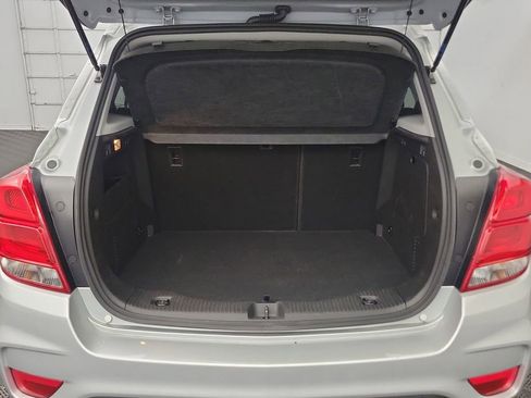 Used 2022 Chevrolet Trax LT w/ LT Convenience Package image 19