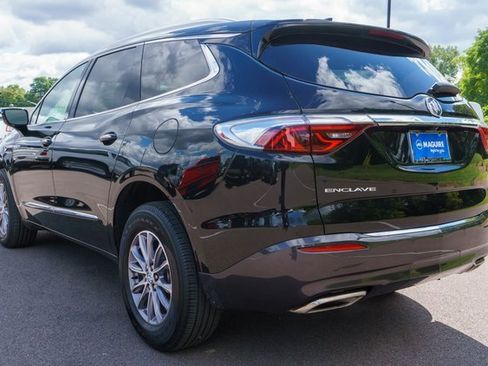 Used 2023 Buick Enclave Essence image 8