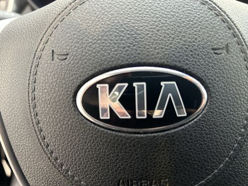 Used 2019 Kia Sorento LX image 22