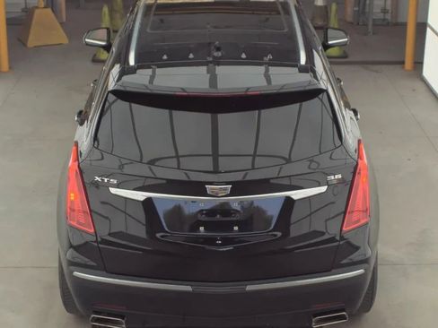 Used 2018 Cadillac XT5 Luxury w/ Driver Awareness Package FWD image 5