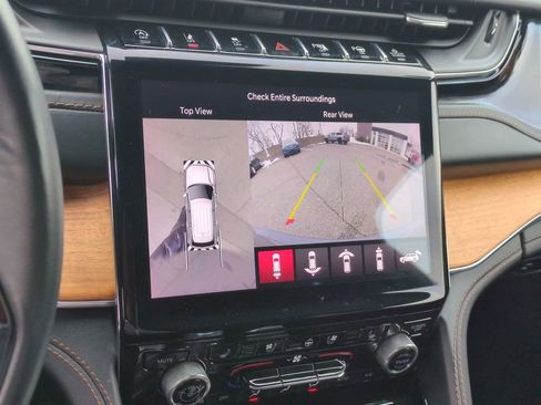 Used 2023 Jeep Grand Cherokee Summit image 18