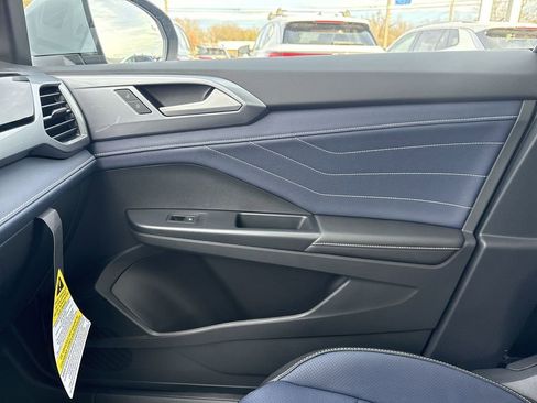 New 2026 Volkswagen Taos SEL image 25