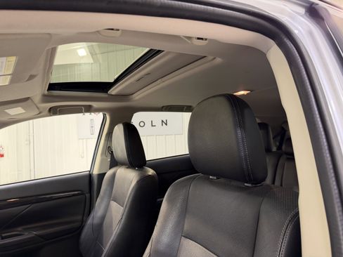 Used 2016 Mitsubishi Outlander SEL image 10