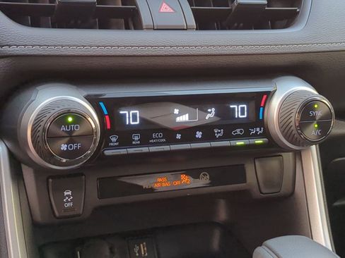 Used 2025 Toyota RAV4 XLE image 19