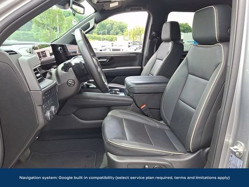Used 2025 Chevrolet Suburban Premier AWD/4WD image 2