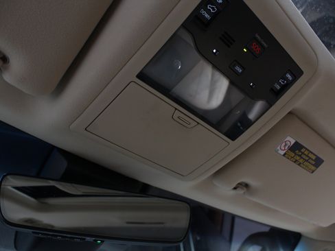 Used 2021 Lexus LX 570 4WD w/ Luxury Package image 25
