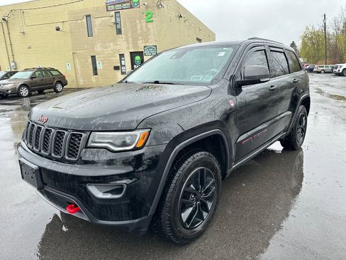 Used 2021 Jeep Grand Cherokee Trailhawk w/ Trailhawk Luxury Group AWD/4WD image 11