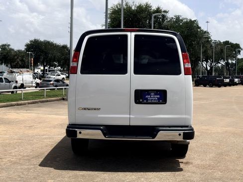 Used 2025 Chevrolet Express 3500 LT w/ LT Preferred Equipment Group RWD image 8