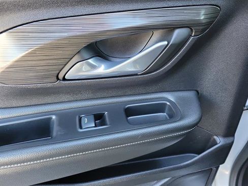 Used 2024 GMC Terrain SLE image 25