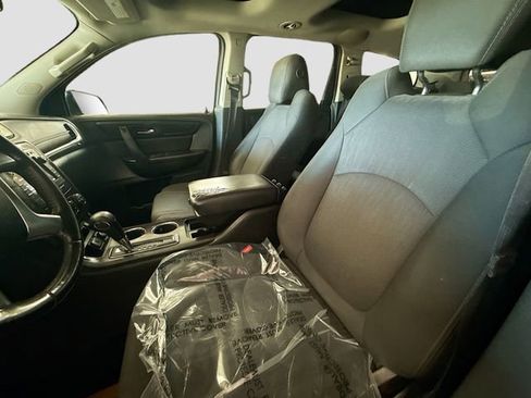 Used 2017 Chevrolet Traverse LT w/ Style and Technology Package image 21
