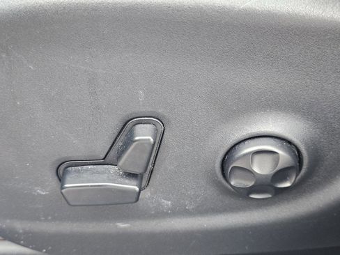 Used 2019 Jeep Cherokee Limited w/ Luxury Group image 27