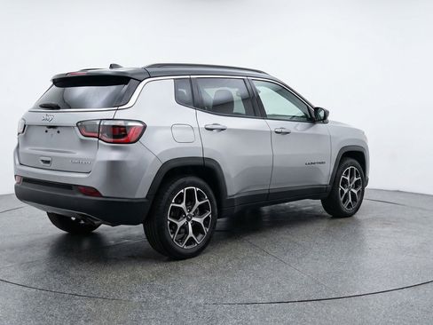 Used 2025 Jeep Compass Limited AWD/4WD image 9