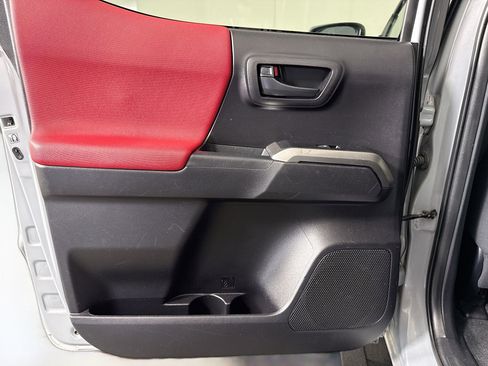 Used 2020 Toyota Tacoma SR5 RWD image 25