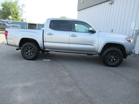 Used 2023 Toyota Tacoma SR5 AWD/4WD image 4