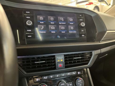 Used 2019 Volkswagen Jetta SEL image 20