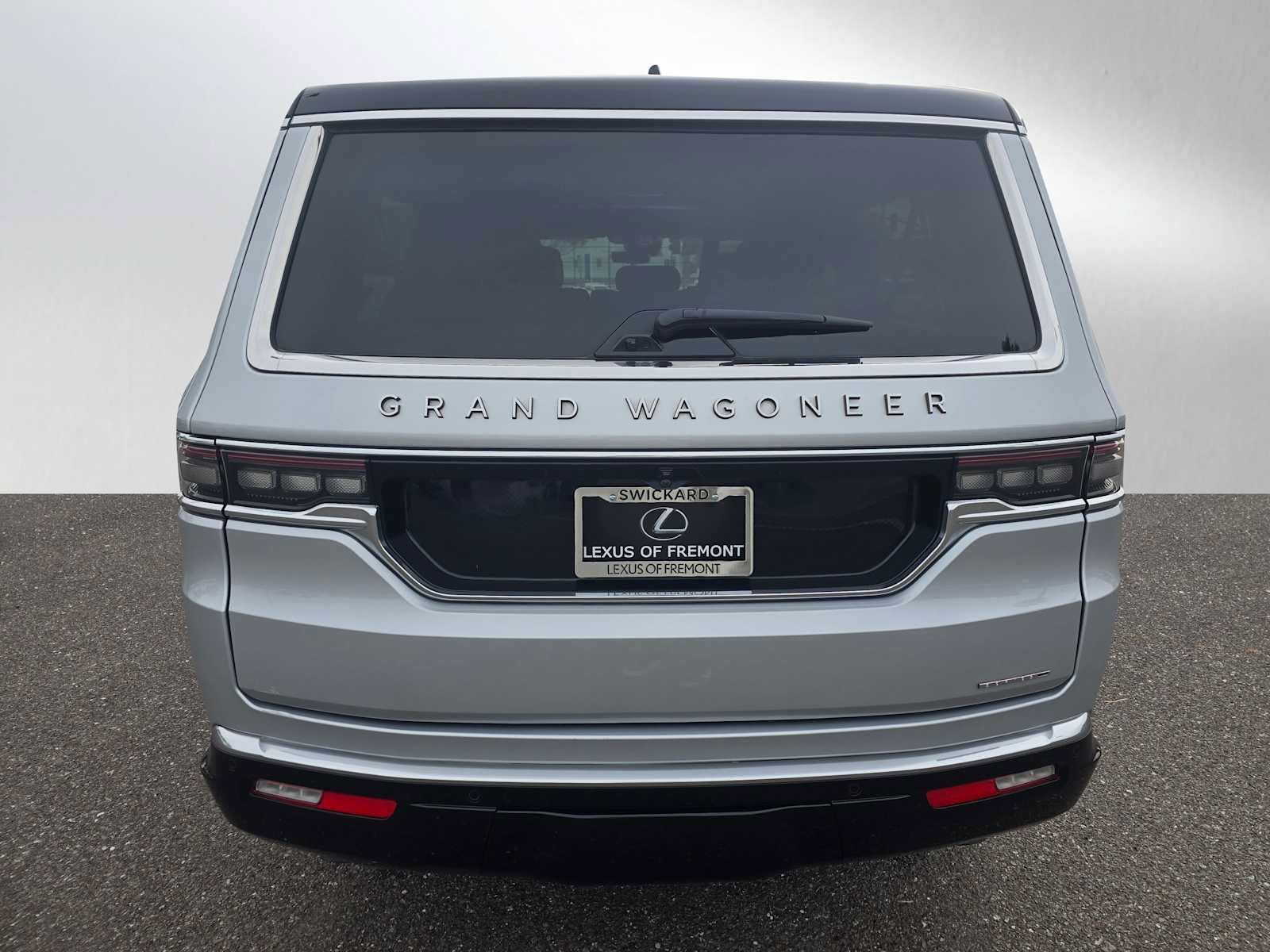 Used 2024 Jeep Grand Wagoneer L Series III AWD/4WD image 4