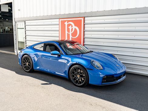 Used 2025 Porsche 911 Carrera RWD image 39