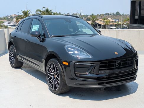 Certified 2025 Porsche Macan AWD/4WD image 7