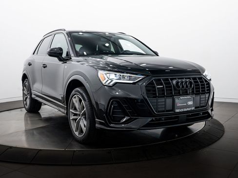 Used 2023 Audi Q3 2.0T Premium w/ Black Optic Sport Package image 2