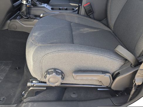 New 2025 Jeep Gladiator Sport AWD/4WD image 17