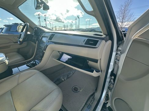 Used 2014 Cadillac Escalade ESV Premium AWD/4WD image 20