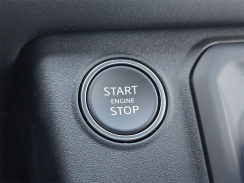 New 2025 Land Rover Defender 90 X-Dynamic SE image 30