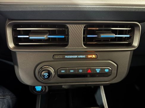 Used 2025 Ford Maverick Lobo AWD/4WD image 31