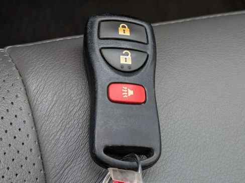Used 2019 Nissan Frontier SL RWD image 32