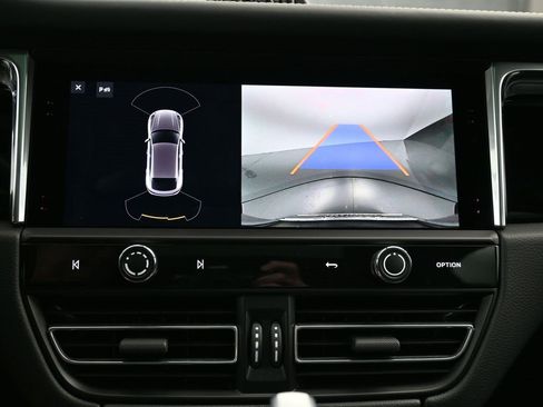 Used 2025 Porsche Macan image 9