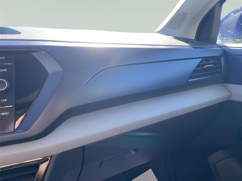 Used 2022 Volkswagen Taos SE w/ Panoramic Sunroof Package image 37