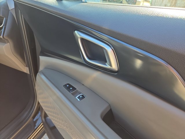 Used 2025 Kia Carnival FWD image 29