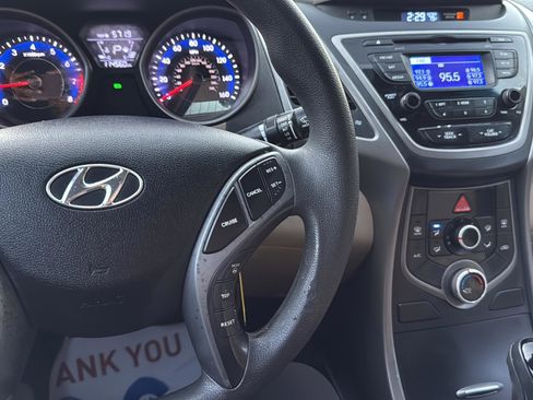 Used 2015 Hyundai Elantra SE image 22
