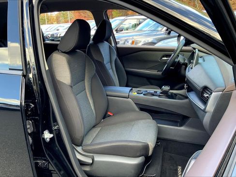 Used 2021 Nissan Rogue SV image 9