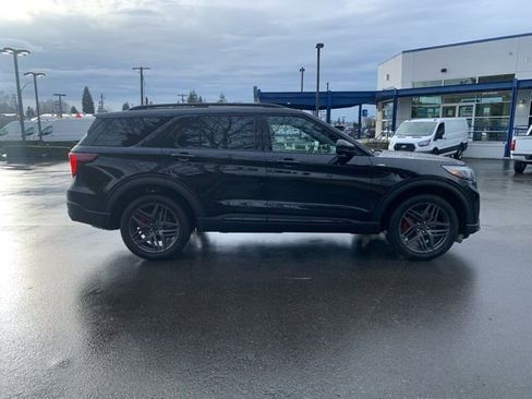 New 2026 Ford Explorer ST-Line w/ ST-Line Street Pack image 8