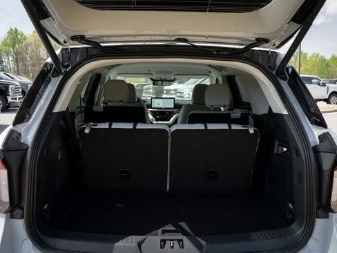 New 2026 Ford Explorer Platinum AWD/4WD image 17