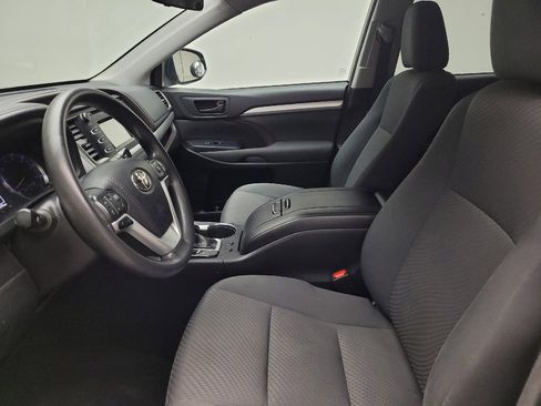 Used 2018 Toyota Highlander LE image 17