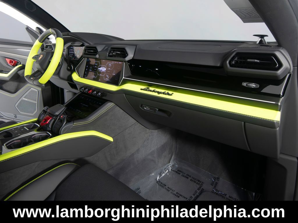Used 2026 Lamborghini Urus S AWD/4WD image 33