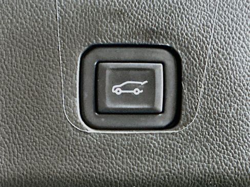 Used 2023 Chevrolet Traverse LT FWD image 30