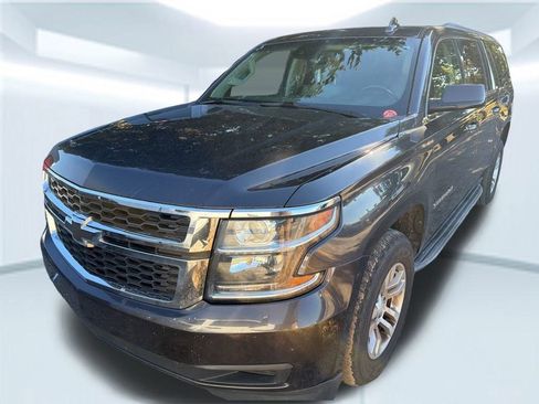 Used 2018 Chevrolet Suburban LT image 4