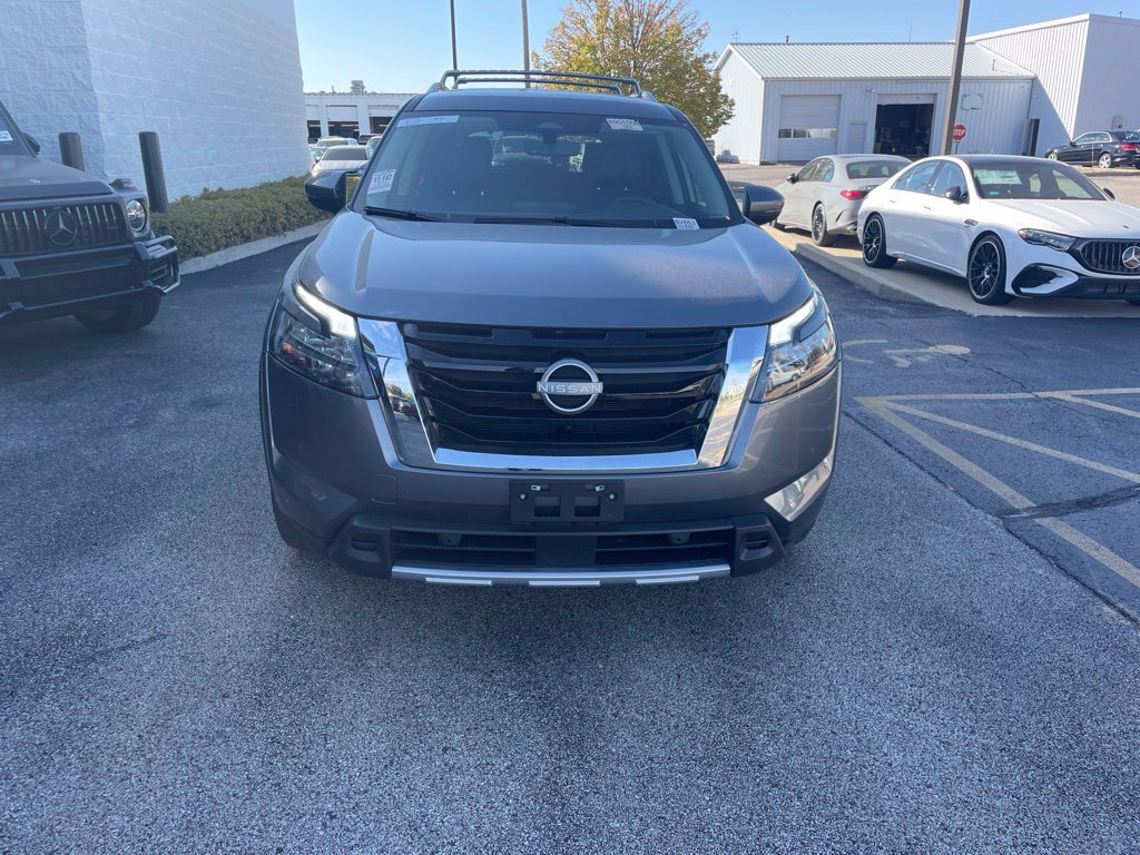 Used 2025 Nissan Pathfinder SL AWD/4WD image 14
