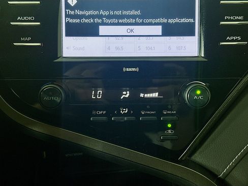 Used 2020 Toyota Camry SE FWD image 23