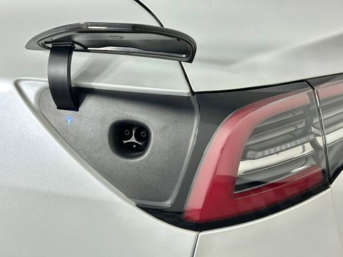 Used 2021 Tesla Model 3 Standard Range Plus image 12