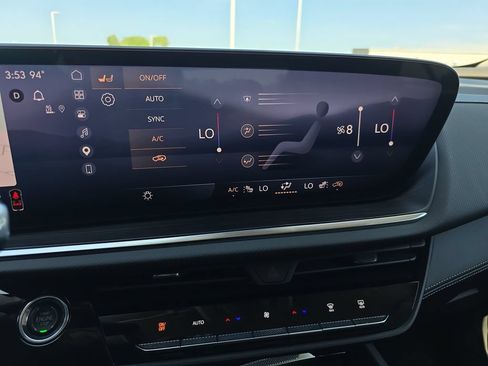 Used 2025 Buick Envision Preferred AWD/4WD image 26
