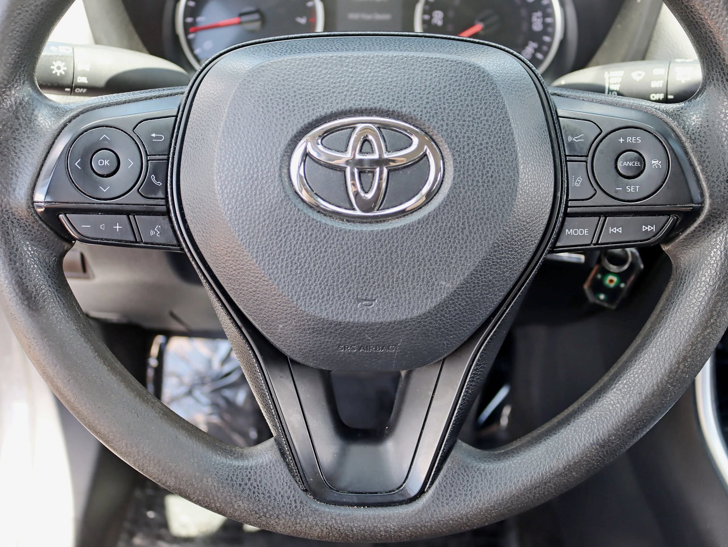Used 2019 Toyota RAV4 LE w/ All Weather Liner Package AWD/4WD image 18