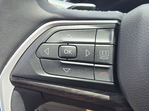 Certified 2023 Jeep Grand Cherokee Limited w/ Luxury Tech Group II AWD/4WD image 30