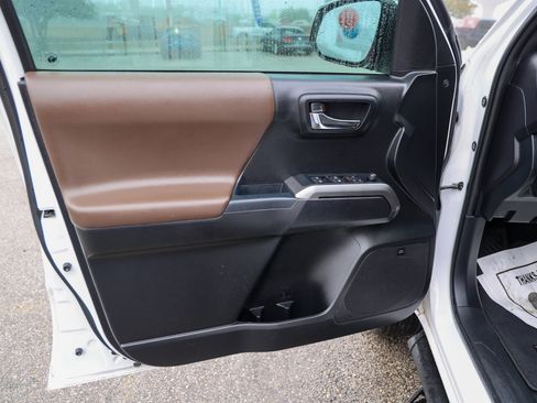 Used 2019 Toyota Tacoma Limited AWD/4WD image 46