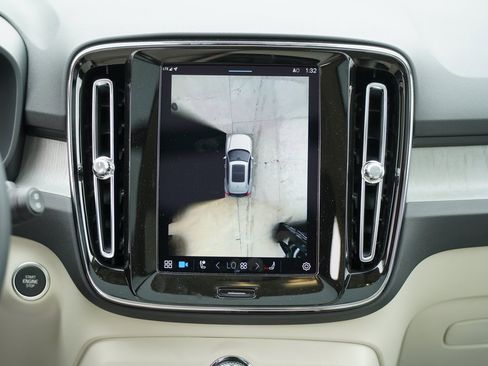 New 2025 Volvo XC40 B5 Plus w/ Protection Package Premier image 21