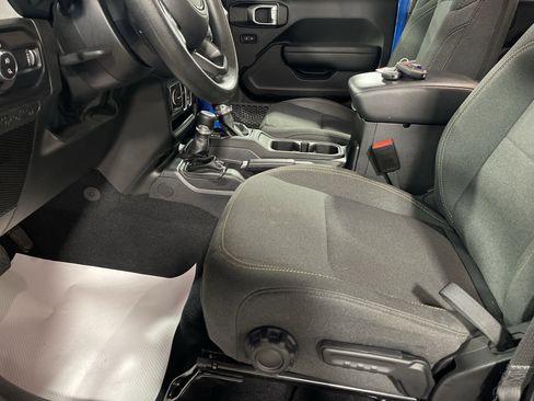 Used 2024 Jeep Gladiator Sport image 10