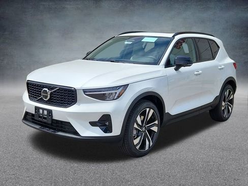 New 2026 Volvo XC40 B5 Plus w/ Climate Package image 3