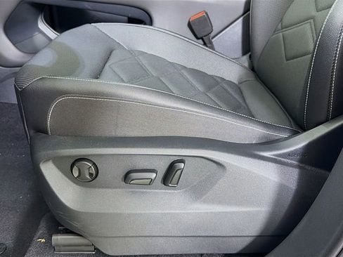 New 2025 Volkswagen Atlas SE image 19